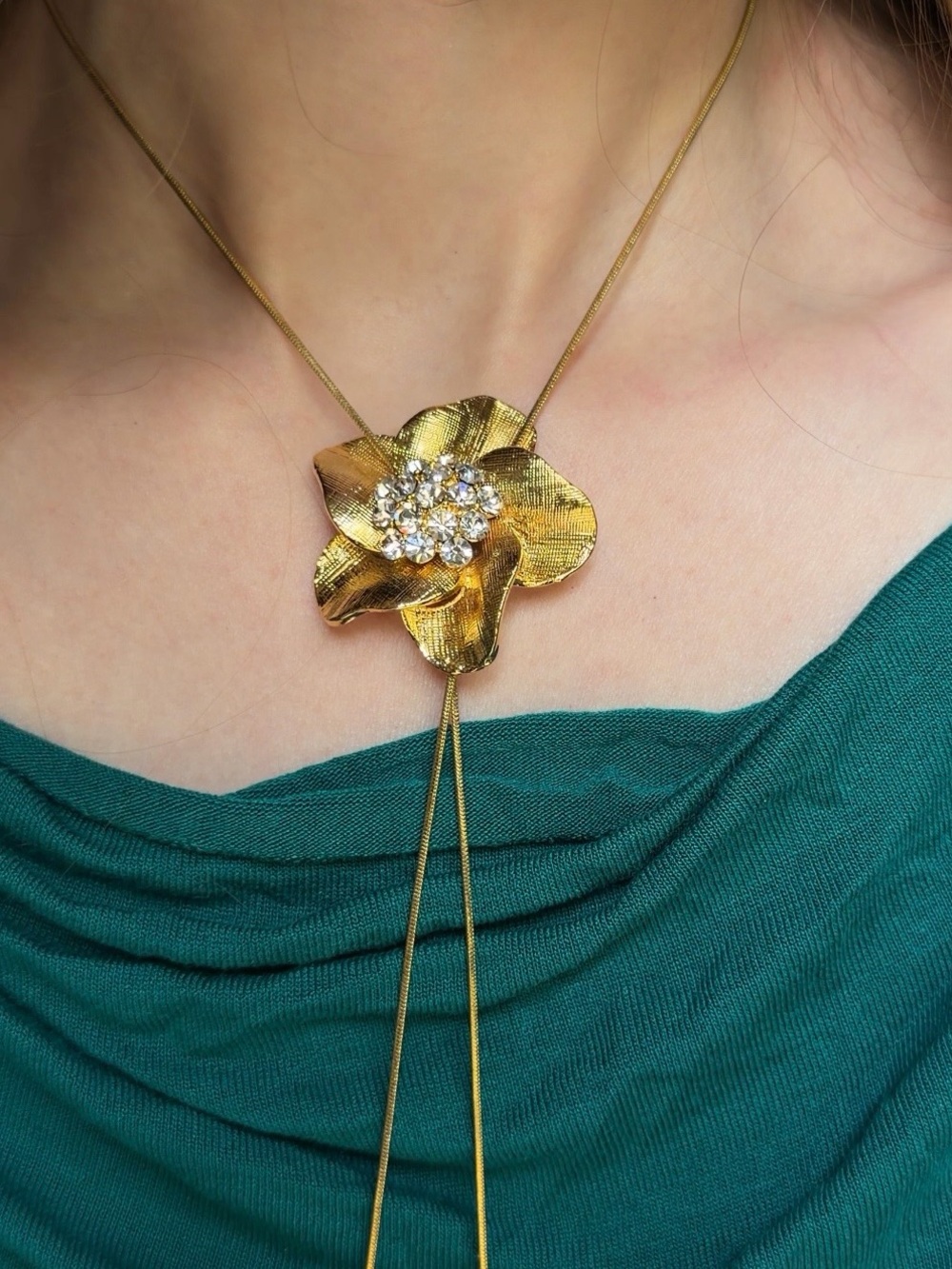 🌼 Vintage // Gold Flower Moissanite
Lariat Pendant Necklace🌼